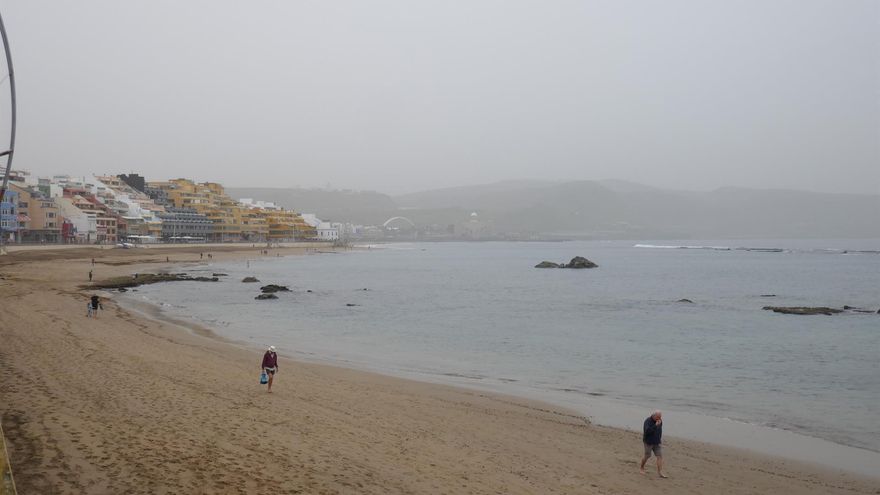 Cerrar puertas y ventanas, entre las recomendaciones de Sanidad por la presencia de calima en Canarias