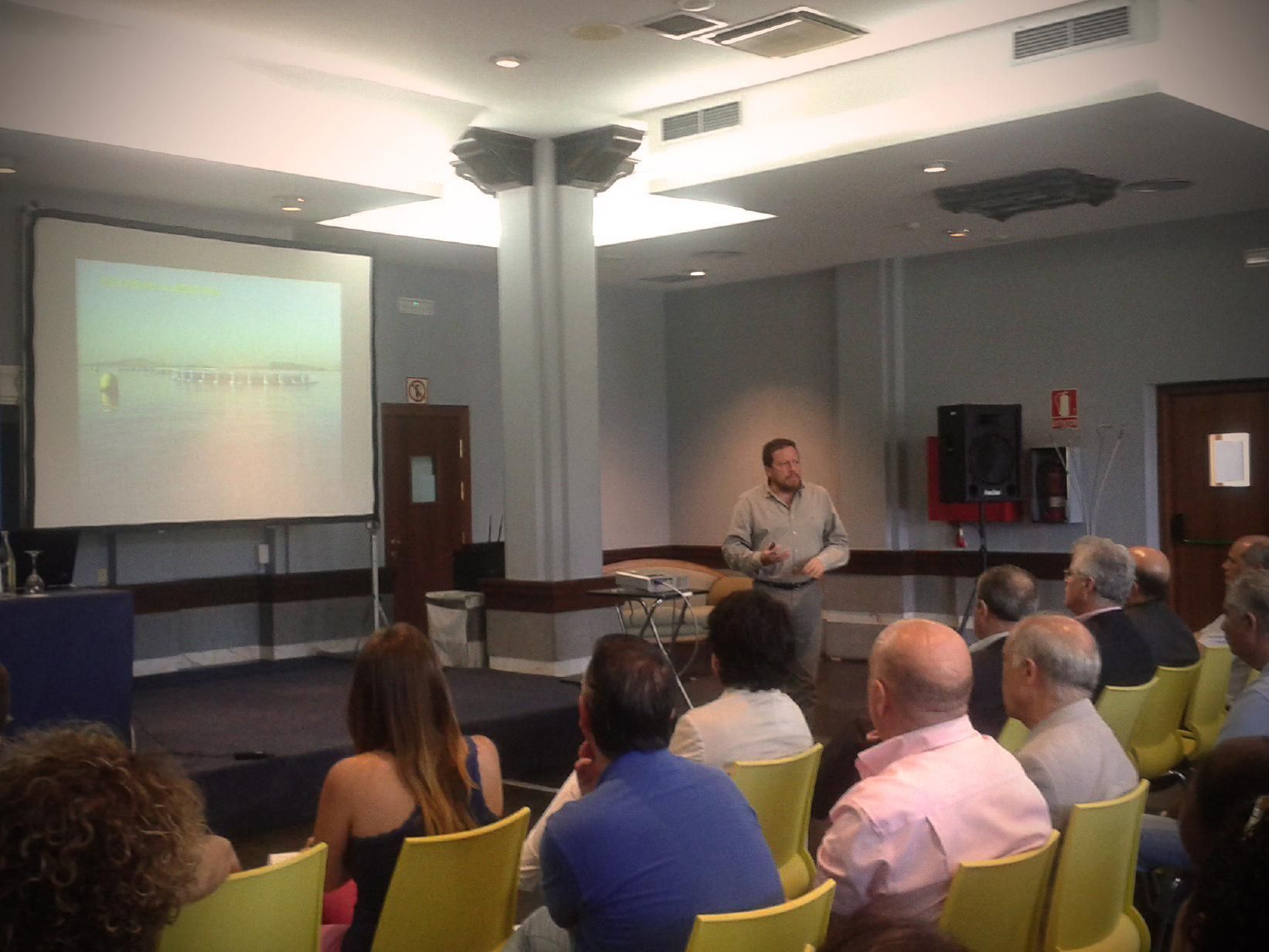 Profesionales del sector pesquero se han reunido este miércoles en el Hotel Escuela de Santa Brígida con representantes de la alimentación, el turismo y la gastronomía durante la II Jornada 'Gran Canaria me gusta, sabor a mar'. (Carlota VE).