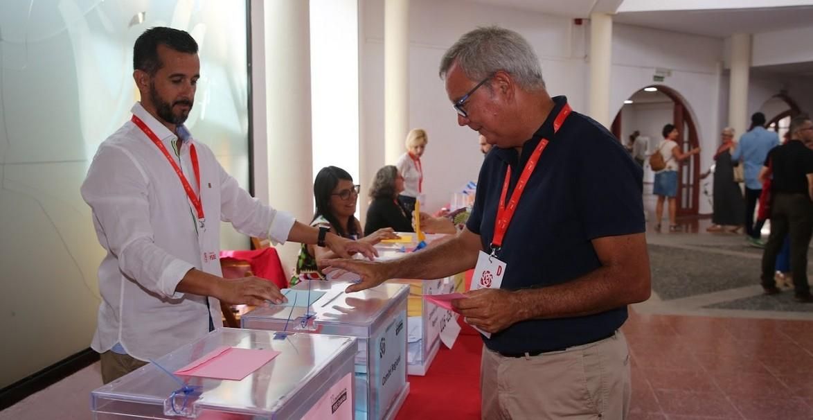Sebastián Franquis, votando. (ALEJANDRO RAMOS)