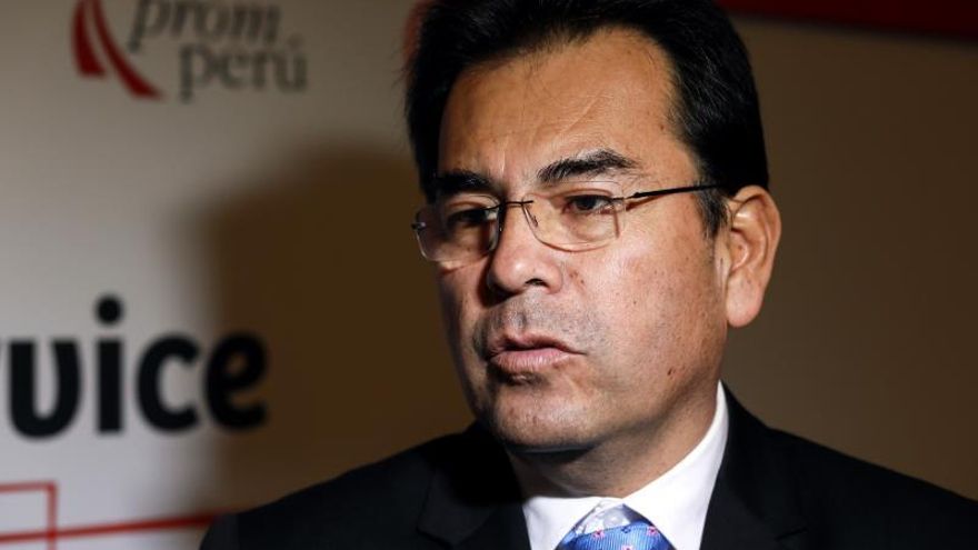 El presidente ejecutivo de la Comisión de Promoción del Perú para la Exportación y el Turismo (Promperú), Luis Torres Paz, habla con Efe durante la entrega de premios de reconocimientos a exportadores de servicio, este viernes en Lima (Perú).