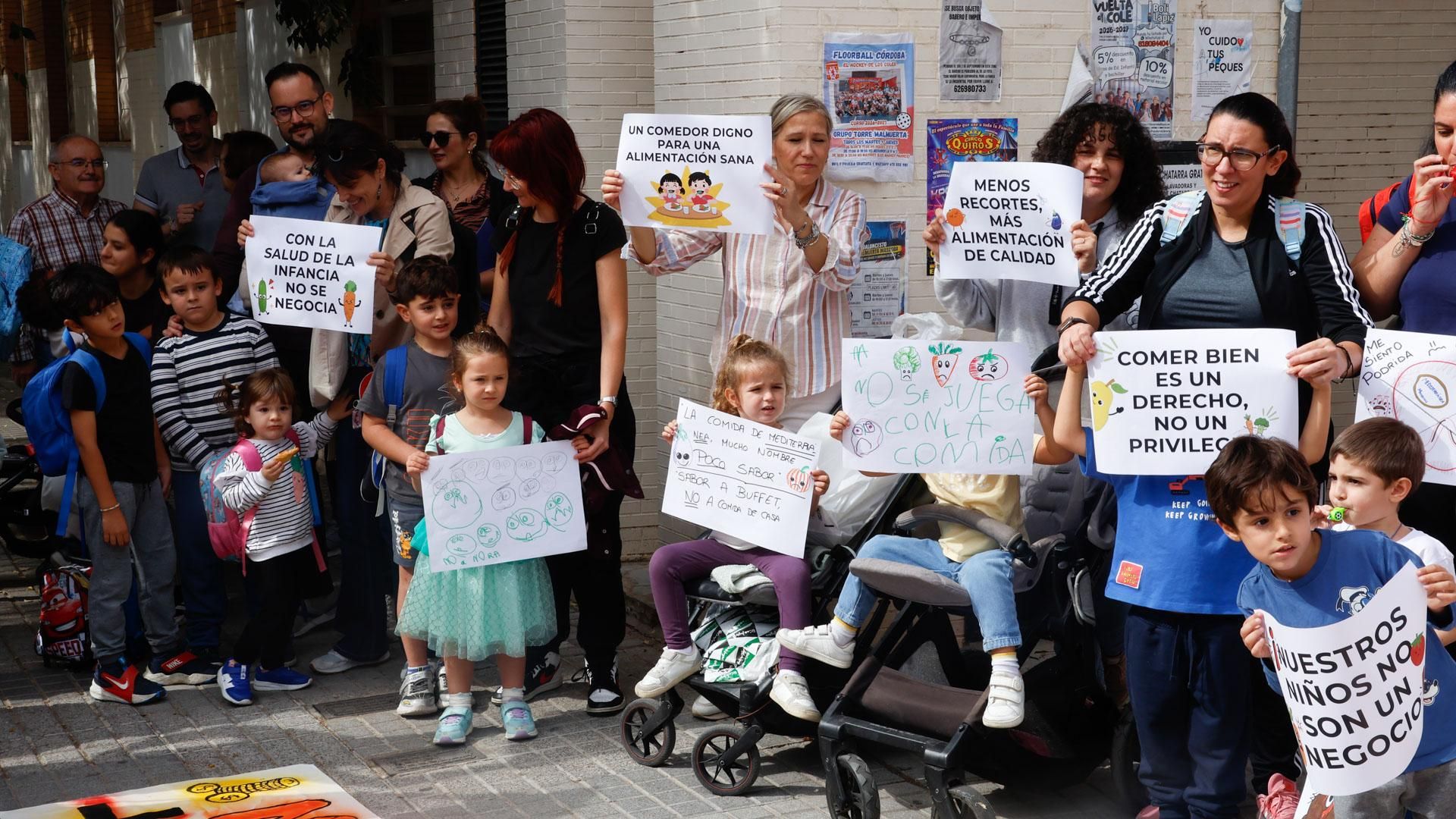 Protesta por el comedor en el Colegio Torre Malmuerta de Córdoba