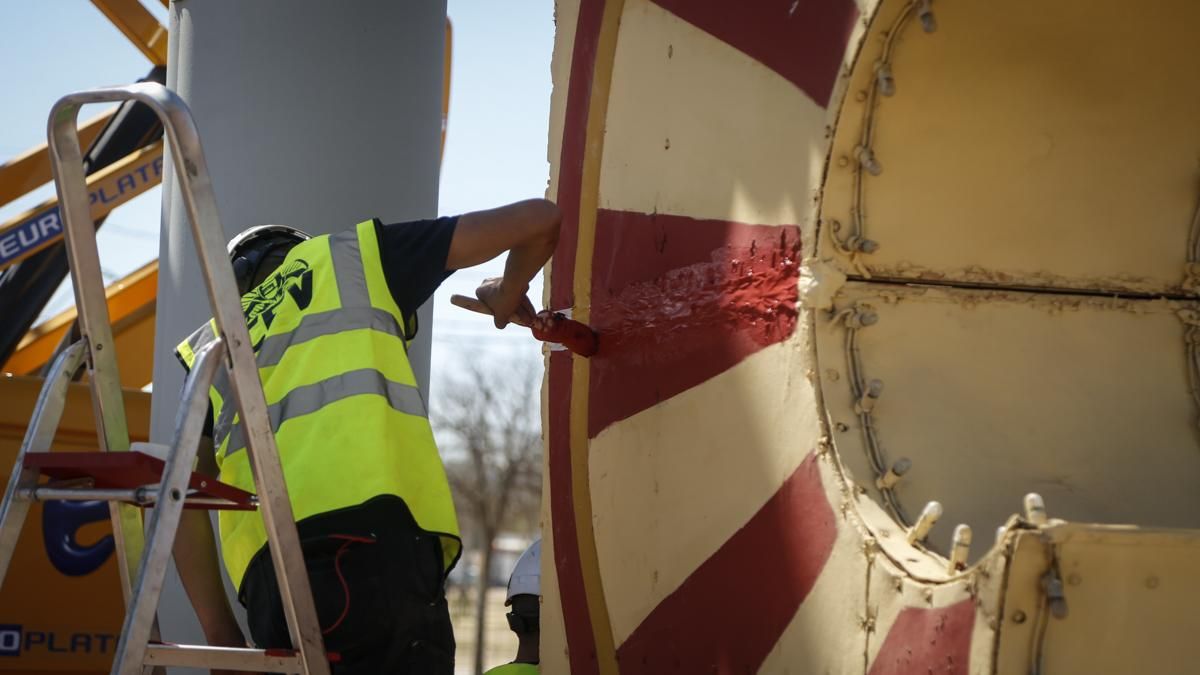 Comienza el montaje de la portada de la feria 2026