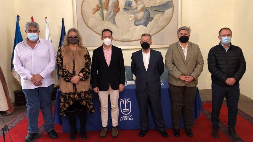 Asistentes a la presentación del proyecto 'Ponle nombre al volcán'.