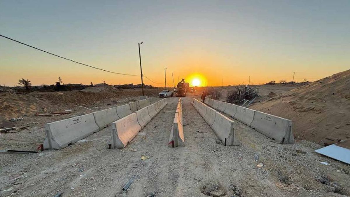 Carriles de hormigón en el acceso a los puntos de entrega de ayuda humanitaria en Gaza instalados por Israel.