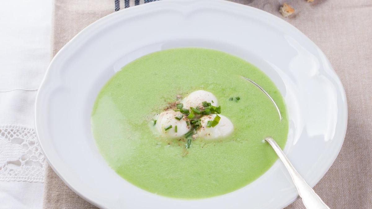 Los trucos para hacer la crema fría de calabacín que lleva casi los mismos ingredientes que el gazpacho