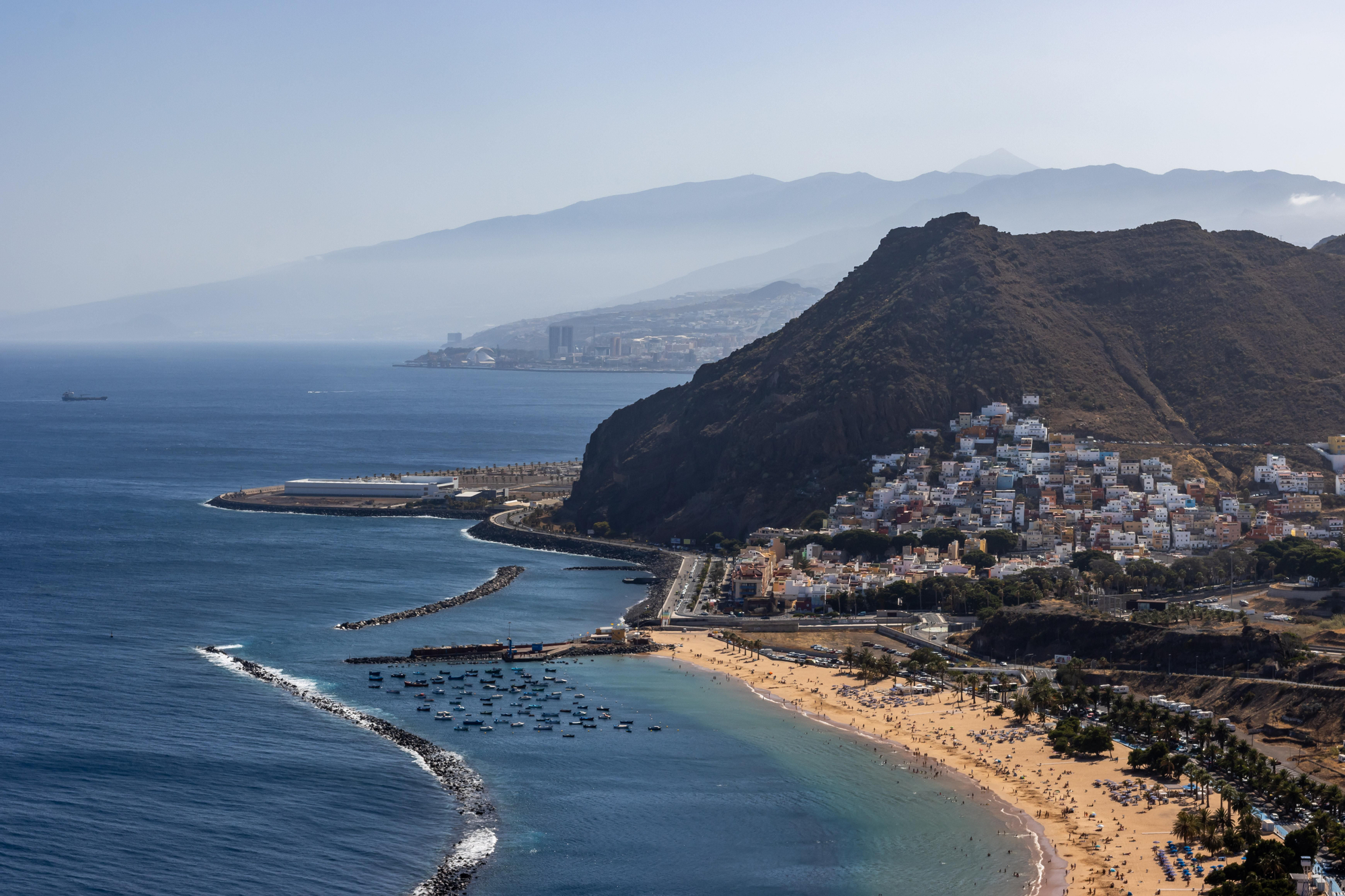Playa de Las Teresitas.