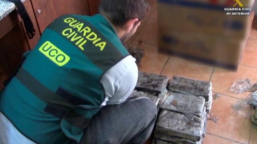 La Guardia Civil desmantela dos redes internacionales de tráfico de drogas