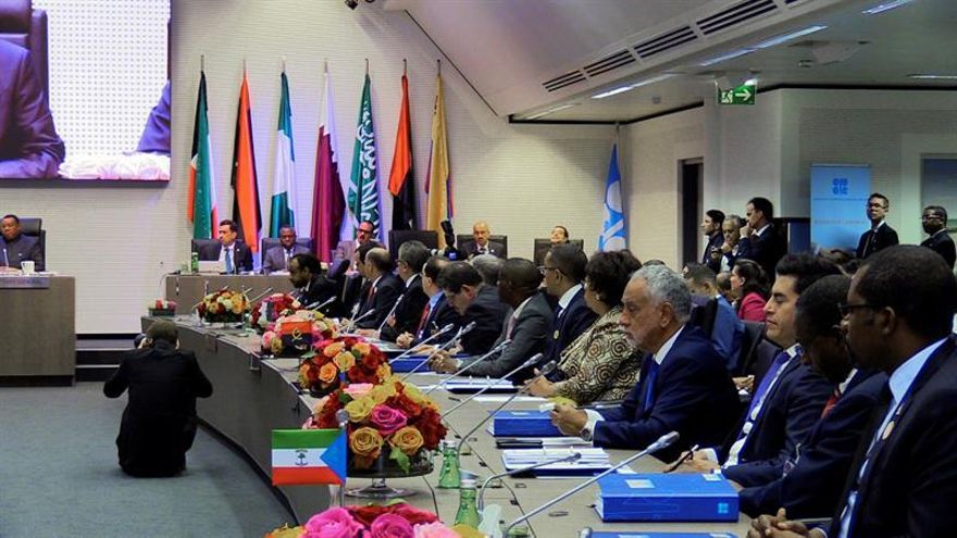 La OPEP se reúne en Viena con la intención de recortar su producción de crudo