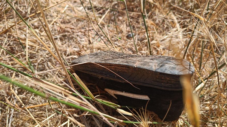 Restos del último salto de la valla de Melilla, desde el lado español