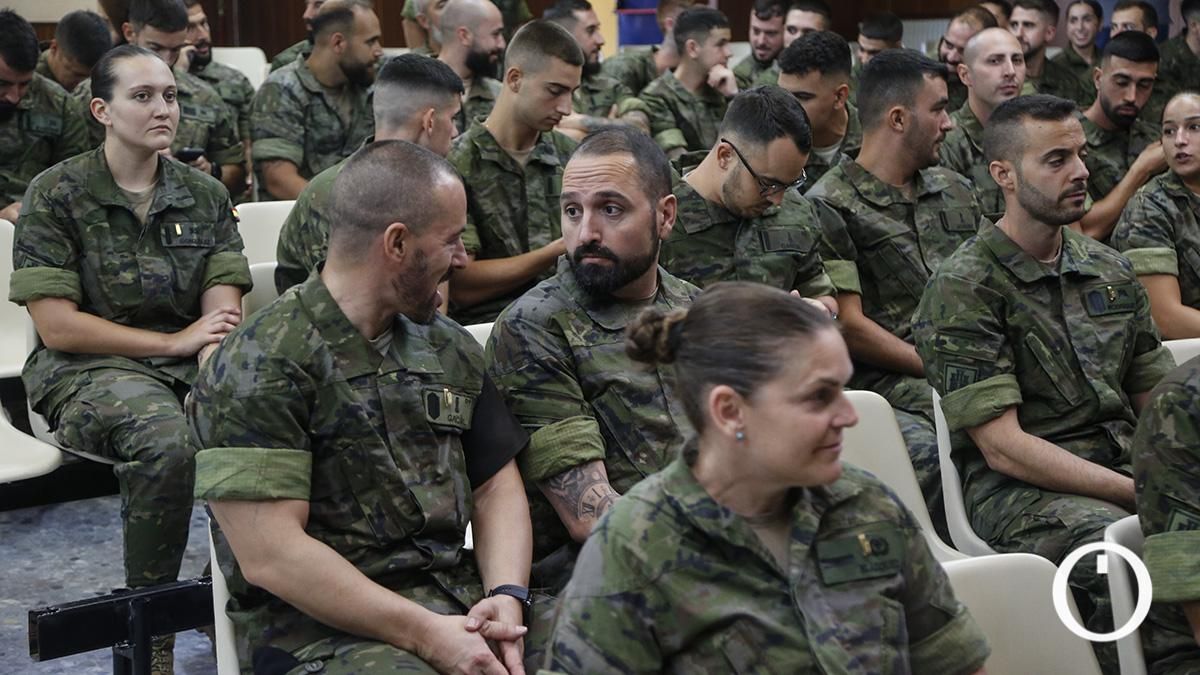 La ministra de Defensa, Margarita Robles, entrega las condecoraciones por la operación Libre Hidalgo y por las acciones realizadas en la DANA