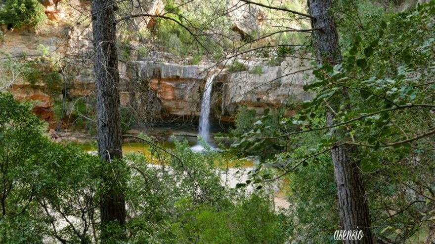 Este pueblo de Valencia tiene cuatro piscinas naturales en las que darse un baño entre rocas
