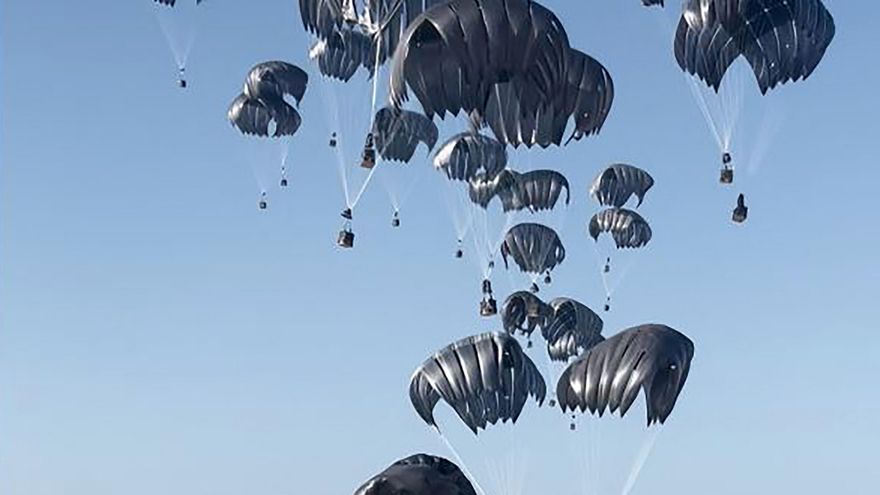 Y Washington decidió enviar el maná a los palestinos desde el cielo