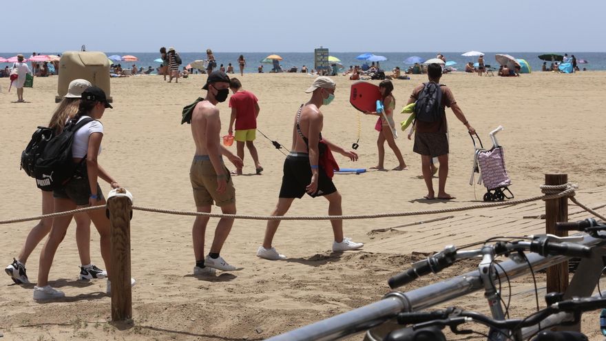 ¿A la playa?, sí, pero con mascarilla