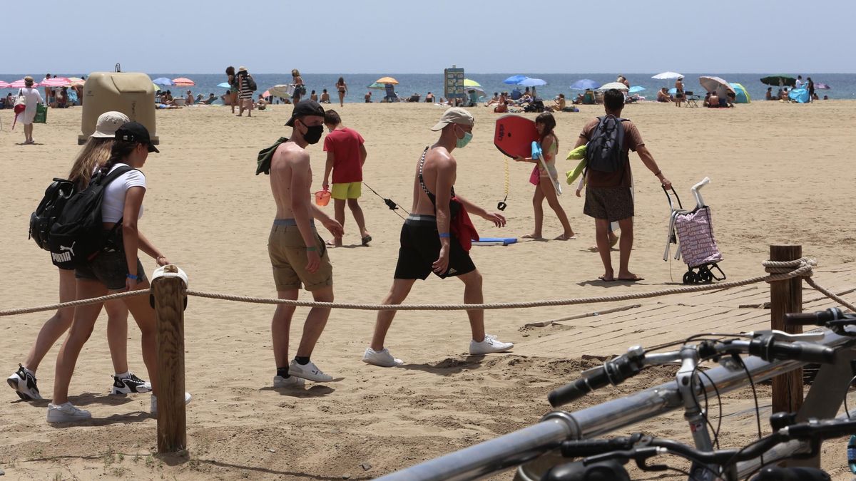 ¿A la playa? Sí, pero con mascarilla