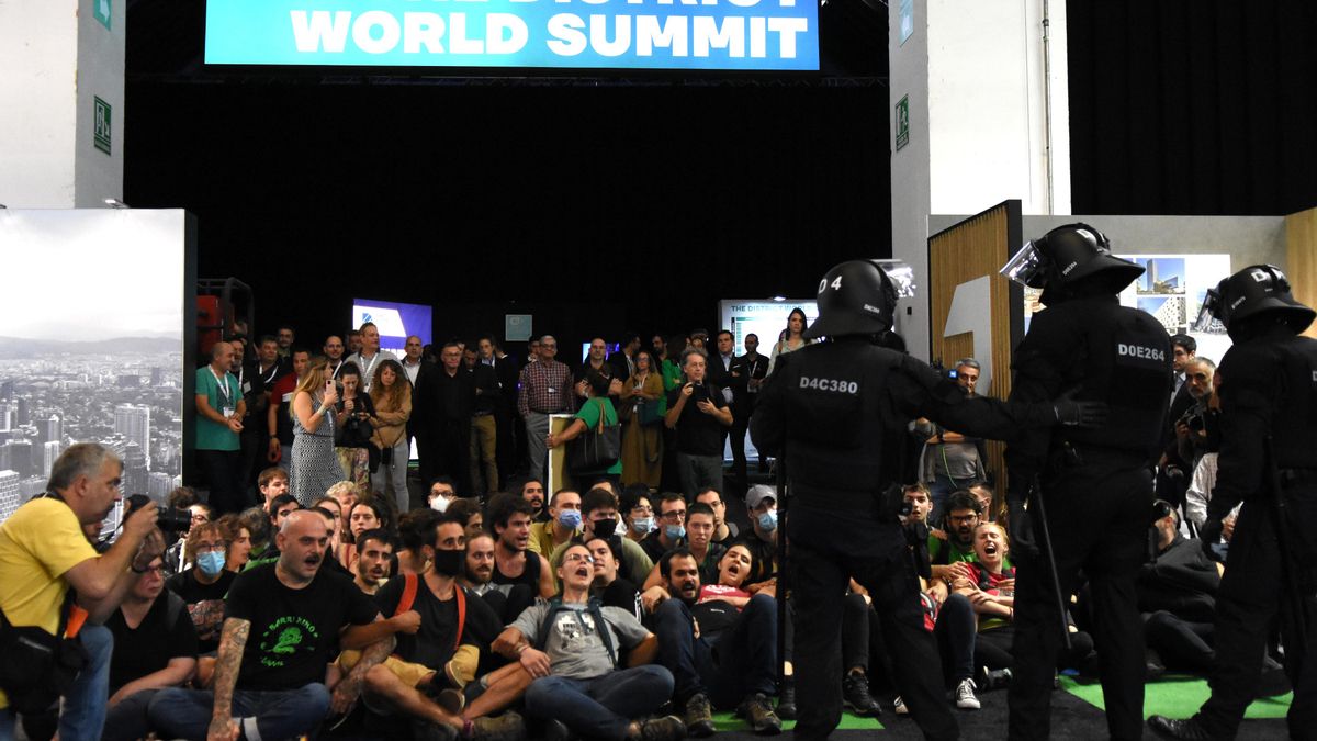 El salón inmobiliario 'The District' se marcha a Madrid tras cuatro años en Barcelona con protestas en su contra