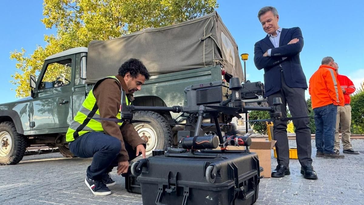 Un dron para diagnosticar el Puente de Piedra de Zaragoza y analizar daños en su estructura: "Ve más que el ojo humano"