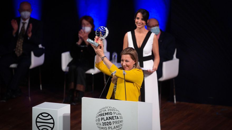Eva García Sáenz de Urturi y Sandra Barneda ganan los premios Planeta más atípicos