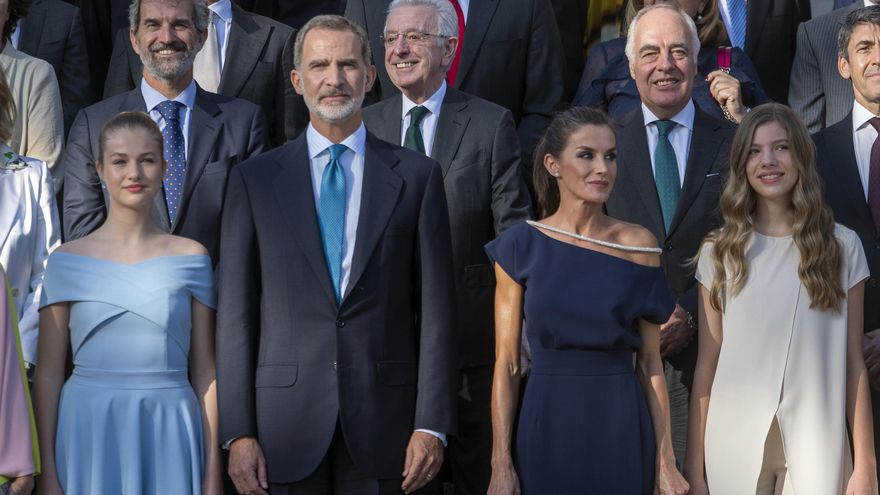 Letizia Ortiz junto a Felipe VI y las hijas de ambos en la víspera de que la reina diera positivo en COVID