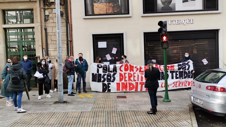 Manifestación por el cierre de Uterqüe