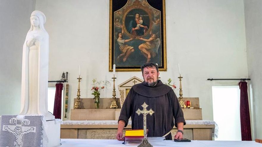 Cristianos y musulmanes veneran en Bosnia una iglesia dedicada a la Virgen