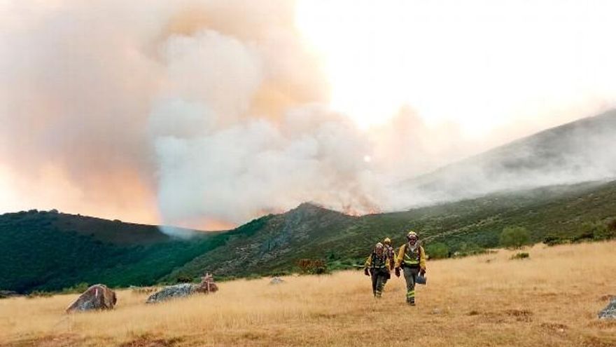 Incendio en Valverde de la Sierra, en el municipio de Boca de Huérgano. // Atbrif