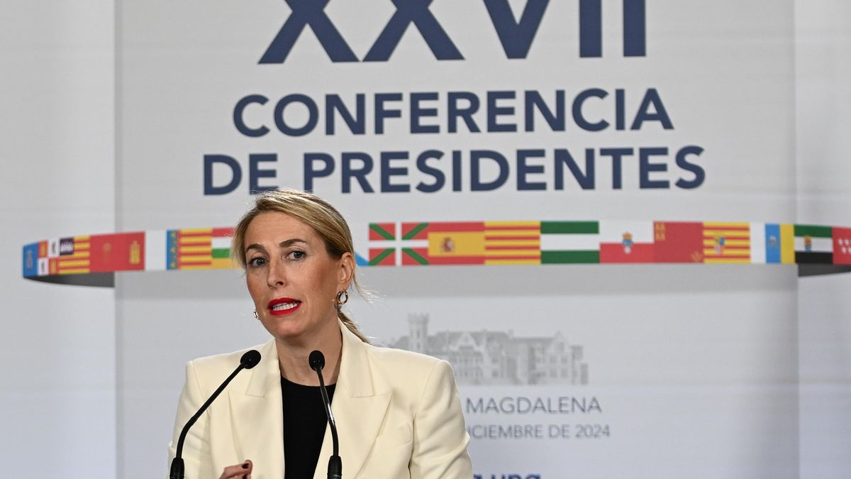 La presidenta de la Junta de Extremadura, María Guardiola, en la rueda de prensa posterior a la última Conferencia de Presidentes, celebrada en diciembre