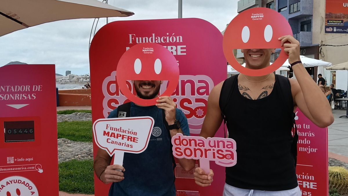 Donantes sonrisas en Las Canteras.