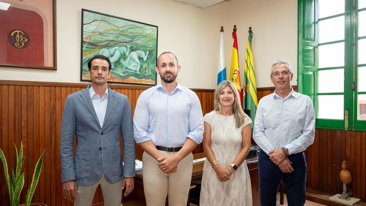HiperDino y el Ayuntamiento de Gáldar suscriben su compromiso por la empleabilidad de los residentes del norte de la Isla en las tiendas de la enseña