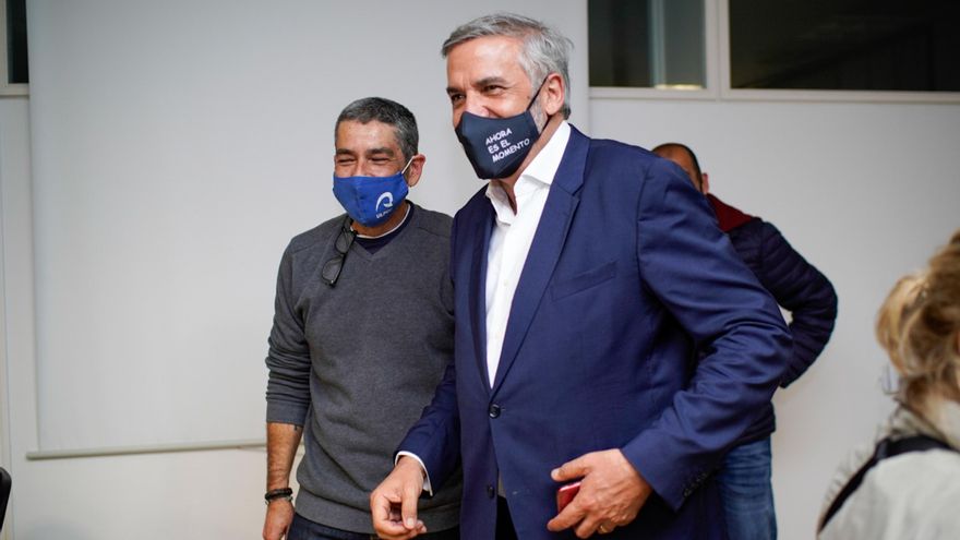 Lluís Serra celebrando el resultado de las elecciones a la ULPGC. (Cedida a Canarias Ahora)