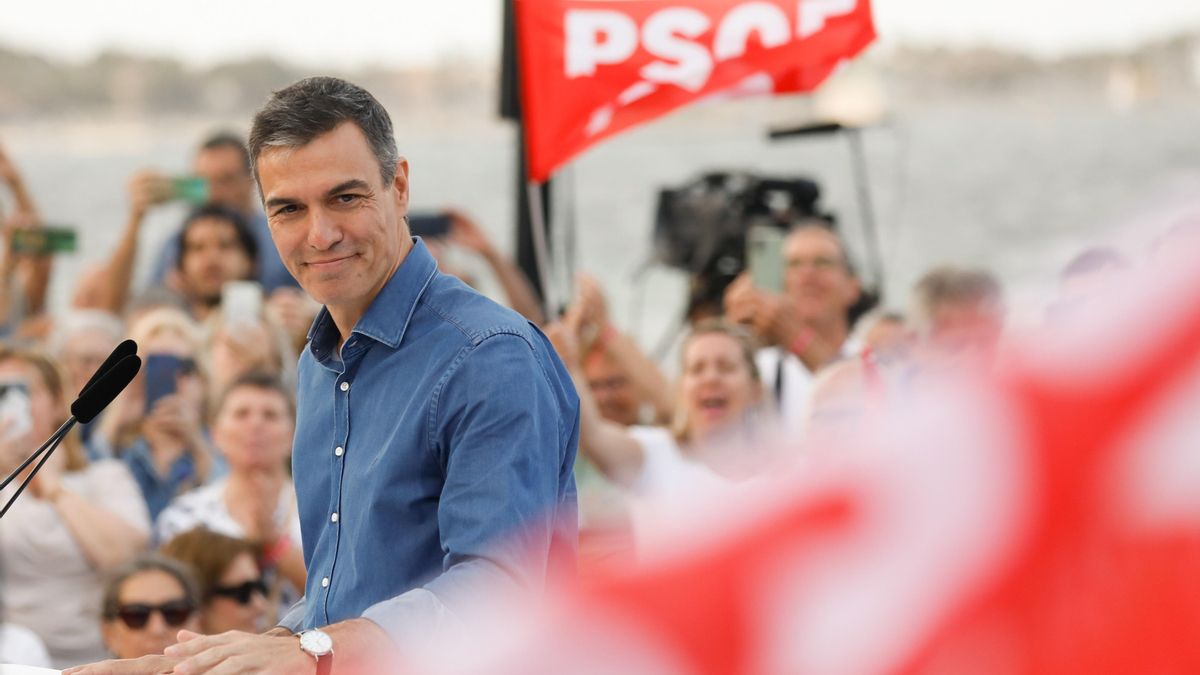 El presidente del Gobierno, Pedro Sánchez, durante el acto central de campaña del PSOE, a 31 de mayo de 2024, en Los Alcázares, Región de Murcia (España).