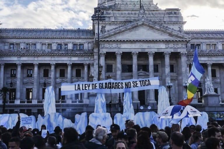 Movilización ciudadana del 8 de abril en defensa de los glaciares, en Argentina. Foto: cortesía Santiago Pellegrini