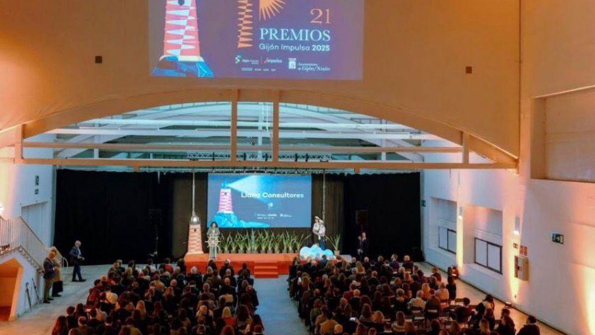 Un momento de la entrega de premios en Gijón/Xixón.