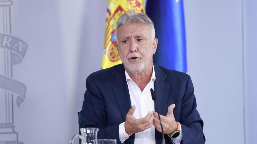 El ministro de Política Territorial y Memoria Democrática, Ángel Víctor Torres Pérez, ofrece una rueda de prensa posterior a la reunión del Consejo de Ministros, este martes. EFE/Chema Moya