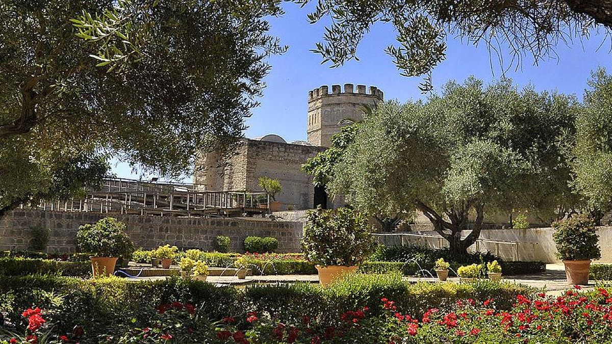 El recinto abrió sus puertas en 1998, permitiendo disfrutar al público de uno de los ejemplos más notables de arquitectura almohade de toda la península 