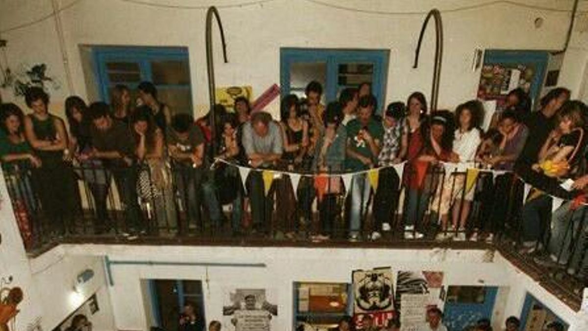 Actuación del coro en Acuerdo 8