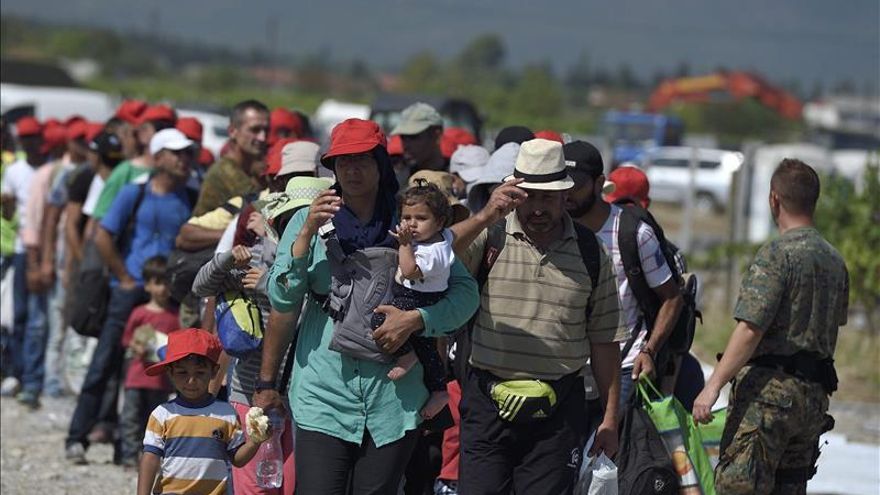 Hollande: El restablecimiento de las fronteras nacionales es una superchería