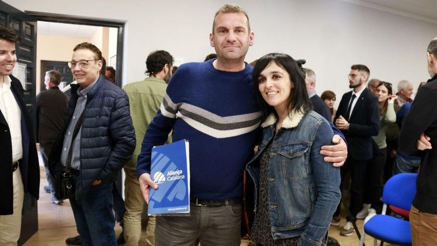 Aliança Catalana expulsa a uno de sus alcaldes por tildar de "cáncer" al movimiento LGTBI