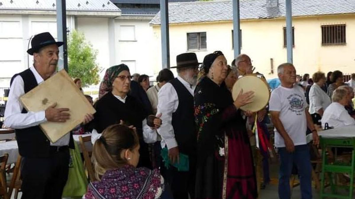 Caboalles de Abajo celebra este sábado la tercera 'xuntanza' de pandeiros y panderetas