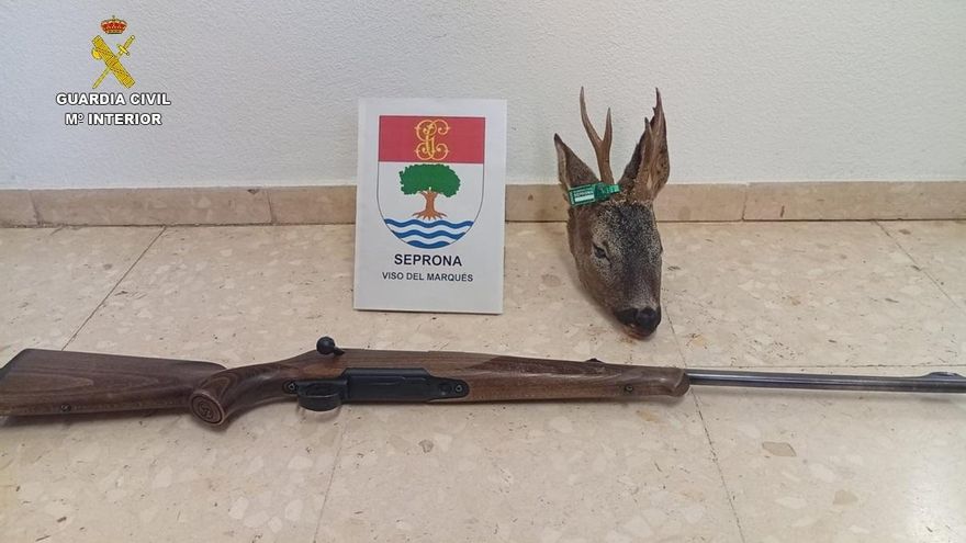 La Guardia Civil investiga a un cazador por abatir ilegalmente a un corzo en Moral de Calatrava