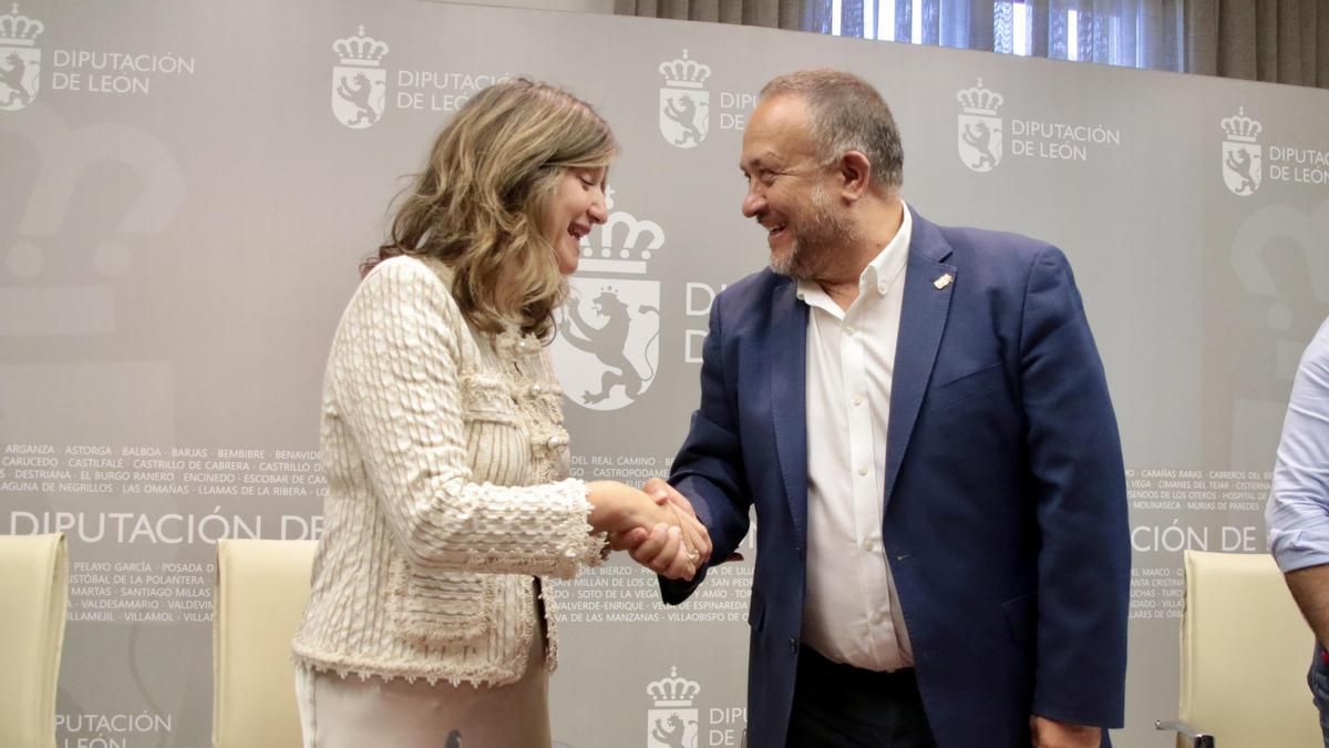 El presidente de la Diputación de León y la rectora de la Universidad de León.