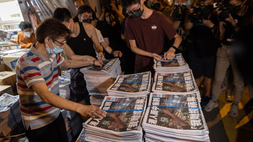 Detenido un periodista del diario Apple Daily en el aeropuerto de Hong Kong