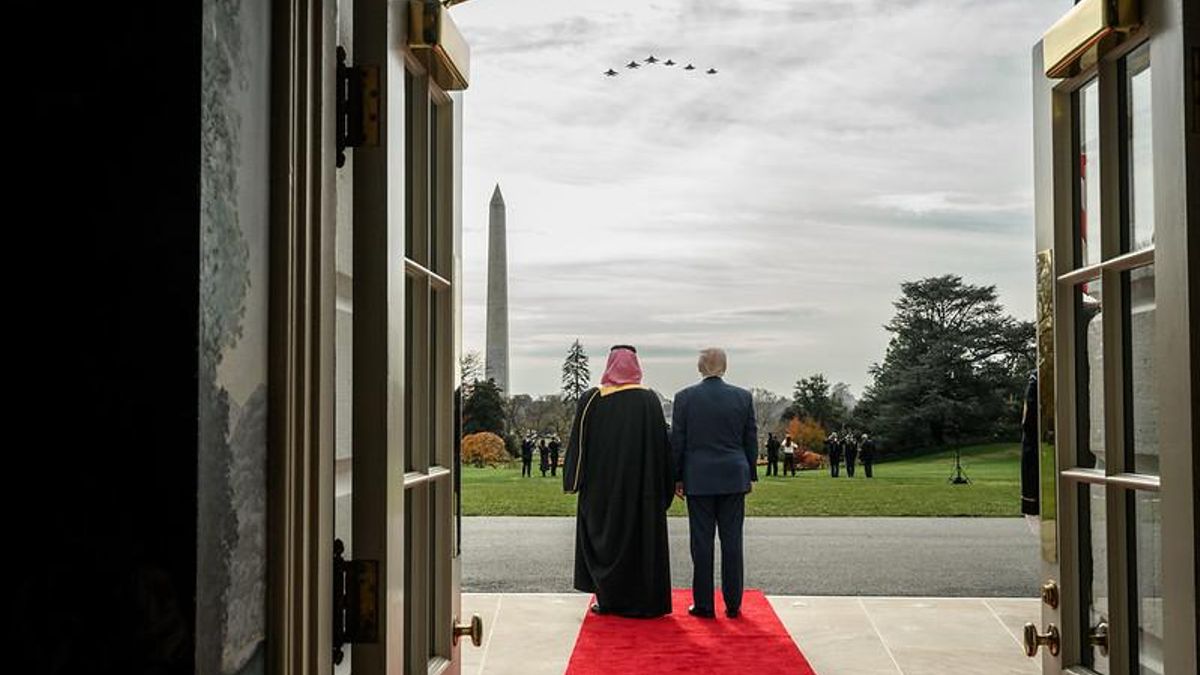 Donald Trump recibe a Mohamed bin Salmán con un vuelo de exhibición de los aviones de combate F-35