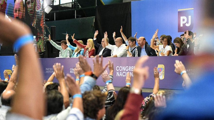 Unidos y desorganizados: conducción colegiada para un peronismo cruzado por las internas