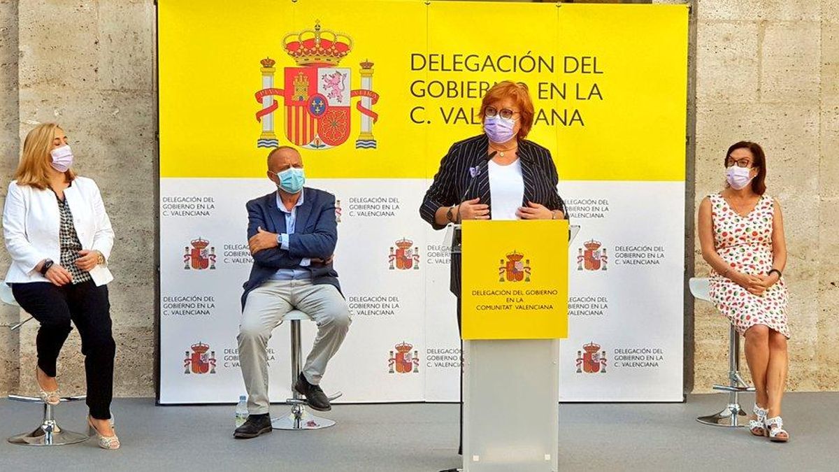 En el centro, la delegada del Gobierno en la Comunitat Valenciana, Gloria Calero.