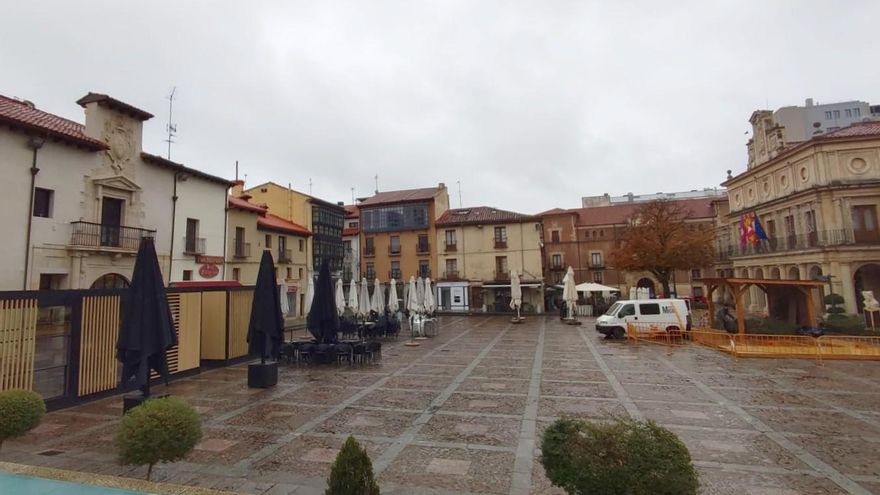 El belén, ahora a la derecha de San Marcelo, con el 'mamotreto' del Marcela a la izquierda pese a ser ilegal.