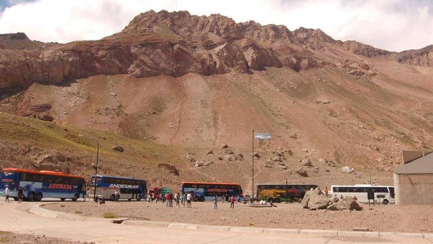 Reabrieron desde este domingo todos los pasos fronterizos terrestres con Chile