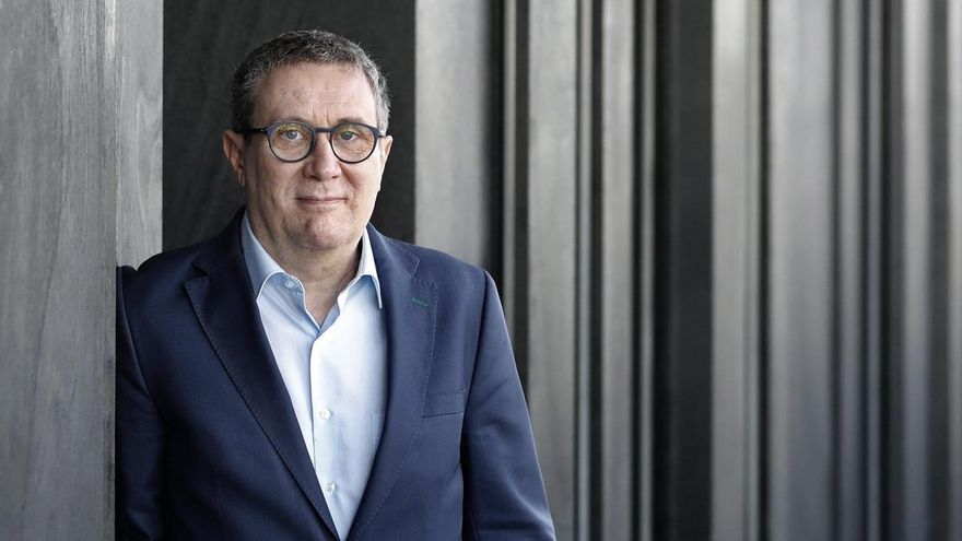 Luisgé Martín rompe el silencio tras la publicación fallida de 'El odio': "Me arrepiento de no haberlo enviado antes a Ruth Ortiz"