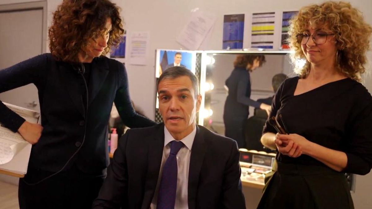 El cameo sorpresa de Pedro Sánchez en 'Pòlonia': así es su viral sketch en el especial por su 20 aniversario en 3Cat