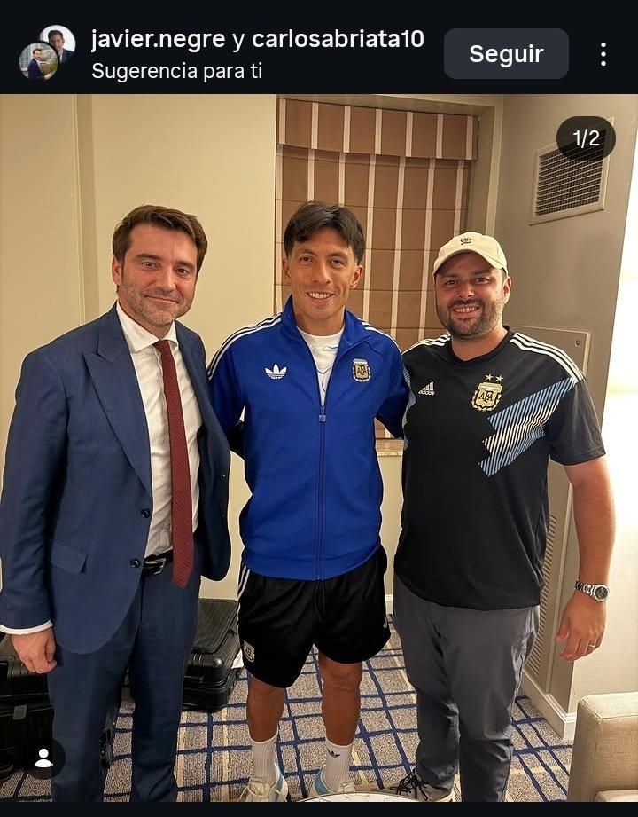 La publicación de Javier Negre en su cuenta de Instagram junto a Lisandro Martínez.