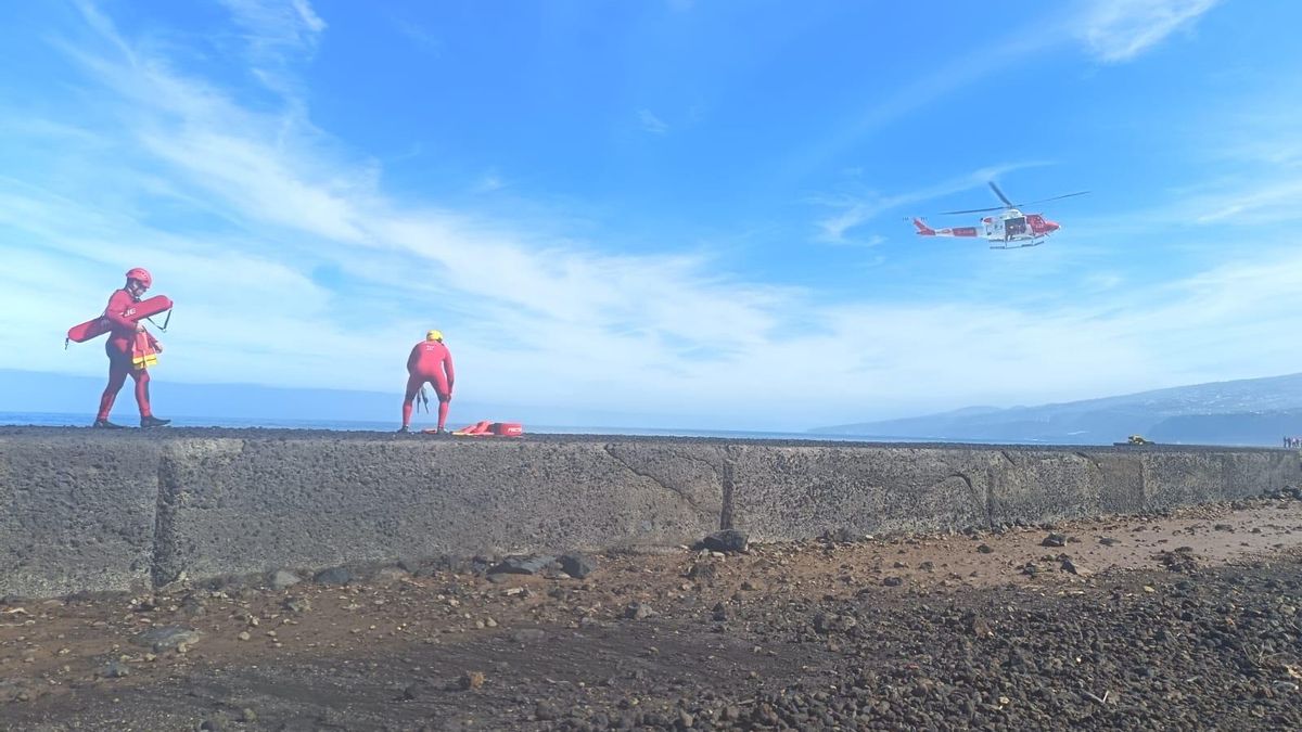 Se reanuda la búsqueda del parapentista que cayó al mar en Puerto de la Cruz